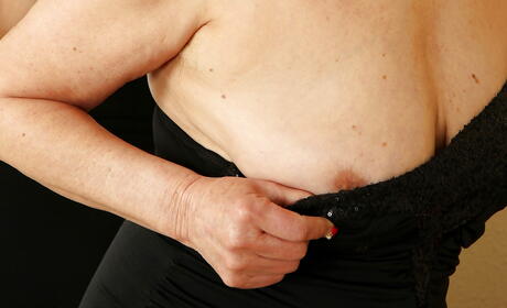 Plump older Karoline showing big boobs and spreading her legs 